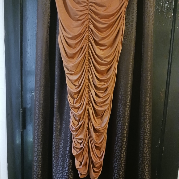 Strapless runched midi dress - Picture 4 of 6